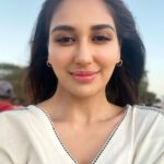 Nikita Dutta Instagram - Work vibe for Goa: Kaftans and sunsets 🌅 🌊 #GoldenHour