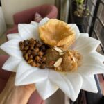 Nikita Dutta Instagram - Happy ashtami! Here is some customary poori-chana-halwa. This meal is what keeps me motivated to fast for 7 days 🤓 . Jai mata di 🌸😇🙏 . . . Wearing @aachho 🤍