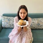 Nikita Dutta Instagram - Happy ashtami! Here is some customary poori-chana-halwa. This meal is what keeps me motivated to fast for 7 days 🤓 . Jai mata di 🌸😇🙏 . . . Wearing @aachho 🤍