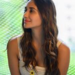 Nikita Dutta Instagram - Some sunflower energy 🌻 🌻 . . . . . 📸: @ychips