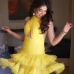 Niti Taylor Instagram - Just like sunflowers, keep your face towards the light and you'll bloom💛 Makeup @dishisanghvii Assisted by @faces_by_sarahh Hair @suvarna_hair_stylist 📸 @iam_rajinamdar Outfit @nidhiandmahak Styled by @stylingbyvictor @sohail__mughal___ Assisted by @styleby_antara Earrings @blingvine Ring @ethnicandaz Bangles @baala_jewels