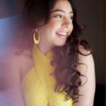 Niti Taylor Instagram - Just like sunflowers, keep your face towards the light and you'll bloom💛 Makeup @dishisanghvii Assisted by @faces_by_sarahh Hair @suvarna_hair_stylist 📸 @iam_rajinamdar Outfit @nidhiandmahak Styled by @stylingbyvictor @sohail__mughal___ Assisted by @styleby_antara Earrings @blingvine Ring @ethnicandaz Bangles @baala_jewels