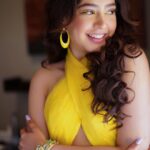 Niti Taylor Instagram - Mat karo fikar💛 #trendingreels #reelitfeelit #instagramreels #reelsinstagram Makeup @dishisanghvii Assisted by @faces_by_sarahh Hair @suvarna_hair_stylist 📸 @iam_rajinamdar Outfit @nidhiandmahak Styled by @stylingbyvictor @sohail__mughal___ Assisted by @styleby_antara Earrings @blingvine Ring @ethnicandaz Bangles @baala_jewels