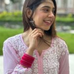 Niti Taylor Instagram - Looking at life through rose coloured dress 💖 Wishing you & ur family a joyous and blessed Ganesh Chaturthi filled with love and devotion, may Ganpati bless you and your loved ones with health and prosperity as well. Ganpati Bappa Morya 🙏🏼 Outfit @zubeida_diaries Styling: @styling.your.soul