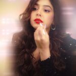 Niti Taylor Instagram - Flaws and all, I'm a masterpiece in progress🖤 🤍 Black&white or Coloured? Comment below 👇🏻 Makeup @dishisanghvii Hair @suvarna_hair_stylist 📸 @iam_rajinamdar