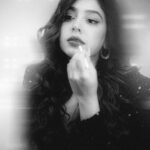 Niti Taylor Instagram - Flaws and all, I'm a masterpiece in progress🖤 🤍 Black&white or Coloured? Comment below 👇🏻 Makeup @dishisanghvii Hair @suvarna_hair_stylist 📸 @iam_rajinamdar
