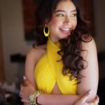 Niti Taylor Instagram - Just like sunflowers, keep your face towards the light and you'll bloom💛 Makeup @dishisanghvii Assisted by @faces_by_sarahh Hair @suvarna_hair_stylist 📸 @iam_rajinamdar Outfit @nidhiandmahak Styled by @stylingbyvictor @sohail__mughal___ Assisted by @styleby_antara Earrings @blingvine Ring @ethnicandaz Bangles @baala_jewels