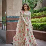 Nushrratt Bharuccha Instagram - 🌺 Outfit @paulmiandharsh Earrings @azotiique Styled by @nidhijeswani Assisted by @nirikshapoojary_ Makeup @vardannayak Hair @ashwini_hairstylist Photos @akshat_rastogi22