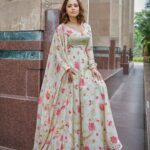 Nushrratt Bharuccha Instagram - 🌺 Outfit @paulmiandharsh Earrings @azotiique Styled by @nidhijeswani Assisted by @nirikshapoojary_ Makeup @vardannayak Hair @ashwini_hairstylist Photos @akshat_rastogi22
