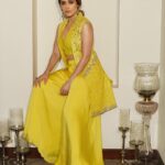 Nushrratt Bharuccha Instagram - Sun-Sani 🌞 #Akelli Outfit : @loka_byveerali Jewellery : @karishma.joolry @dipublicrelations Styled by : @samidha.wangnoo Style team : @ritika.kishnani @yashtikaasharmaa Make up : @vardannayak Hair by : @ashwini_hairstylist 📸 : @miteshsphotography