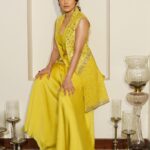 Nushrratt Bharuccha Instagram - Sun-Sani 🌞 #Akelli Outfit : @loka_byveerali Jewellery : @karishma.joolry @dipublicrelations Styled by : @samidha.wangnoo Style team : @ritika.kishnani @yashtikaasharmaa Make up : @vardannayak Hair by : @ashwini_hairstylist 📸 : @miteshsphotography
