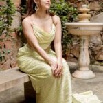 Nushrratt Bharuccha Instagram - Akelli na bazaar jaaye karo.. nazar lag jaayegi 😉😉 #Akelli #25thAugustInTheatres Outfit @punitbalanaofficial Jewelry @pinklanebyrashi Photographer @jpic.in Makeup @vardannayak Hair @ashwini_hairstylist Stylist @nidhijeswani Assisted by @nirikshapoojary_