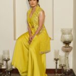 Nushrratt Bharuccha Instagram - Sun-Sani 🌞 #Akelli Outfit : @loka_byveerali Jewellery : @karishma.joolry @dipublicrelations Styled by : @samidha.wangnoo Style team : @ritika.kishnani @yashtikaasharmaa Make up : @vardannayak Hair by : @ashwini_hairstylist 📸 : @miteshsphotography