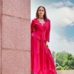 Nushrratt Bharuccha Instagram - Chal chale… Aasmaan ke paray… Outfit: @mrunalinirao Neckpiece: @karnikajewelshyd Style by me: @samidha.wangnoo Style team : @ritika.kishnani @yashtikaasharmaa Make up : @vardannayak Hair by : @ashwini_hairstylist 📸 : @lakshaysachdevaphotography