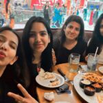 Pavani Reddy Instagram - Two states gossip 😜 #sisters # #tgif #foodgasam #twostatesgossip😂 #hyderabad #chennai