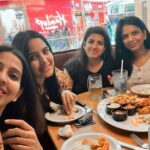 Pavani Reddy Instagram - Two states gossip 😜 #sisters # #tgif #foodgasam #twostatesgossip😂 #hyderabad #chennai