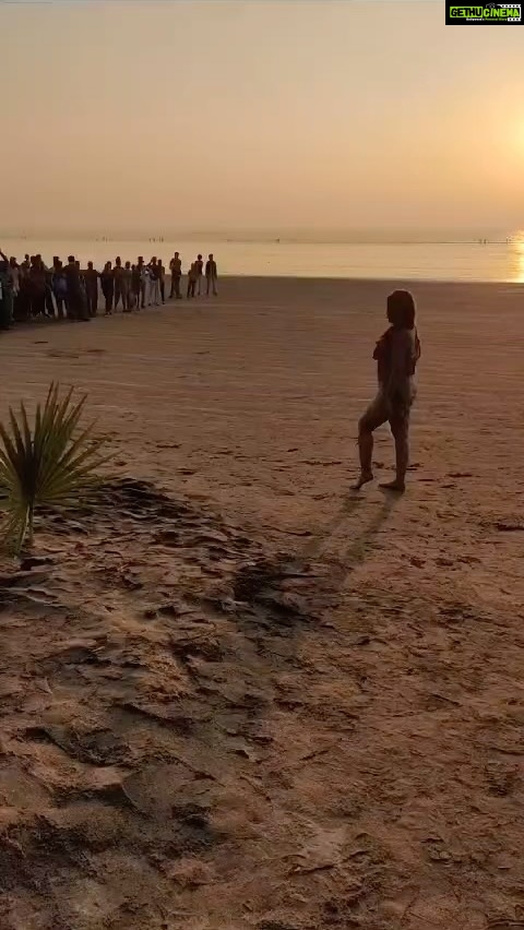 Payal Ghosh Instagram - BTS #fireoflovered #song #BTS #lightcameraaction #kelwabeach #TUMHE YAADHOKE NA HO @fireoflovered #payalghosh #krushnaabhishek