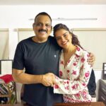 Pia Bajpiee Instagram - @jogimallang sir ji who saw Ankita in me. From my 1st meeting wd him in Mumbai till today , his unwavering faith in me keeps me going ahead in life ❤️🙏 @honeyyjaiin @richaguptaa #myrocksolidsupport 🥰 @jogifilmcasting #lostonzee5 #lost