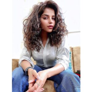 Pia Bajpiee Instagram - My mood depends on how good my hair looks 😎