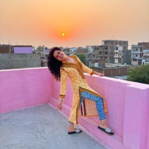 Pia Bajpiee Instagram - शाम ❤️ 
मिलना मना है 🤷‍♀️