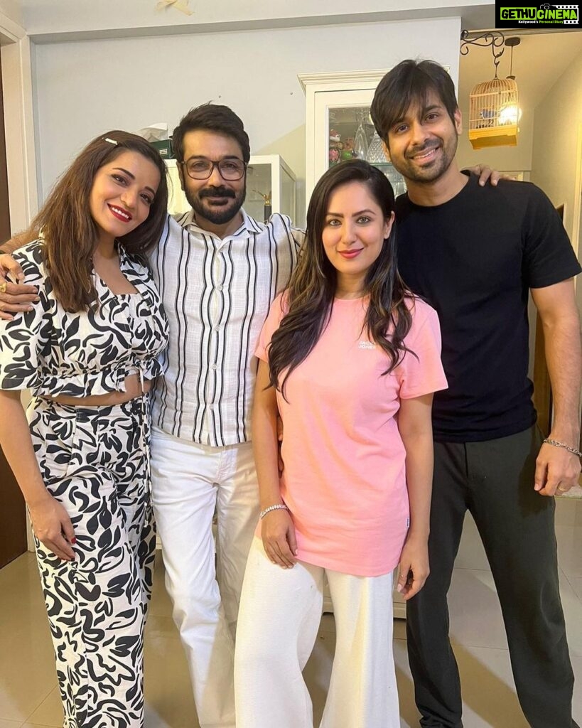 Pooja Bose Instagram - Thanku for blessing our home with your presence and being such a lovely person that u are 🤗 hope to make many more items for you next time @prosenstar had a great evening Ps last pics clicked by baby @krishiv.verma09