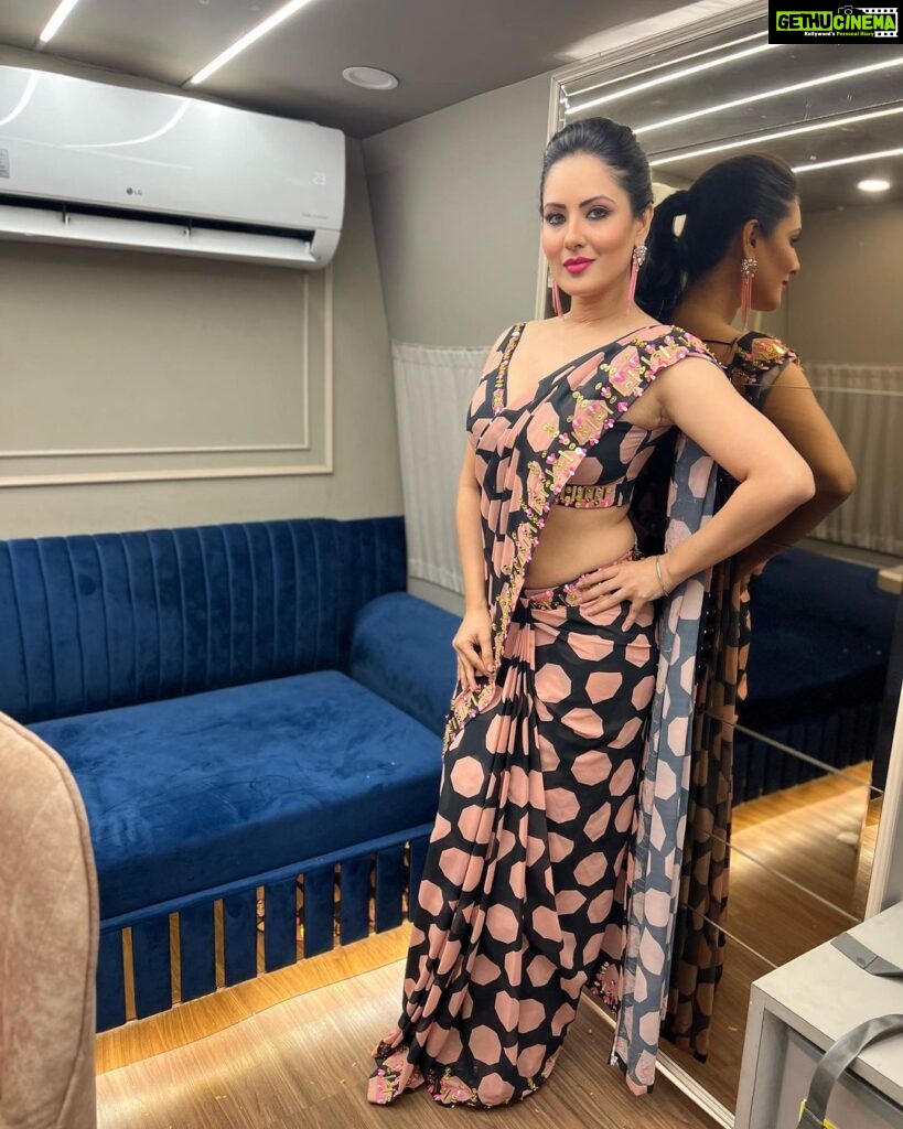 Pooja Bose Instagram - Good morning Outfit by @the_adhya_designer #dancebangladance @zeebanglaofficial