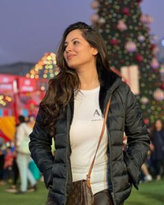 Pooja Bose Instagram - Christmassy 
📸 @banerjeedekai