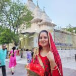 Pooja Bose Instagram - আদ্যাপীঠ , বেলুড় মঠ ও দক্ষিণেশ্বর- এ পুজা পরিবারের সাথে 🙏🫶 @banerjeepuja @kunalrverma @krishiv.verma09 Belur Math