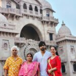 Pooja Bose Instagram - আদ্যাপীঠ , বেলুড় মঠ ও দক্ষিণেশ্বর- এ পুজা পরিবারের সাথে 🙏🫶 @banerjeepuja @kunalrverma @krishiv.verma09 Belur Math
