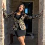 Pooja Jhaveri Instagram - When you are a #badass and you know it 😝 Blazer : @myalmaarii #trending #reels #réel #reelsinstagram