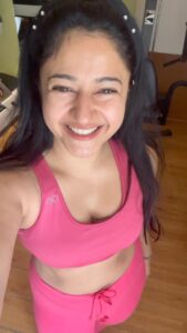 Poonam Bajwa Instagram - Happy weekend people ❤️