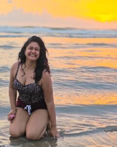 Poonam Bajwa Instagram - It’s a good morning It’s a great morning It’s the best morning ever in the history of mornings ♥️♥️♥️♥️♥️♥️♥️♥️♥️ Mandrem Beach