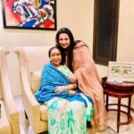 Poonam Dhillon Instagram - Happiest birthday to my very Special Dearest Asha Aai ...who has been the most, loving, Caring Inspiration to me . Happy 90th Aai... Legend,Winner of Dada Phalke Award , National Awards, Filmfare Awards, Padma Vibhushan,Maharashtra Gaurav award Grammy Award .... endless list of Award to this God's special Talented Voice. Love you Aai ..waiting to see you breaki g another Record... doing a 3 Hour Concert Live at age 90.1🥰😘♥️💖💥🎂😍👏👏👏