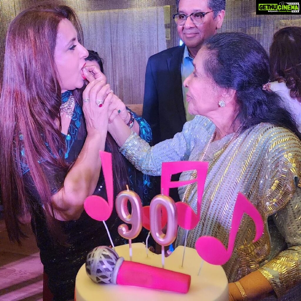 Poonam Dhillon Instagram - 90th Birthday Celebrations are most special... more so when its after performing for a 4 hours Live concert. It was so special to be present for the Historic ,Monumental Rocking Concert @cocacolaarena & then at Asha ji's cake cutting @ashasmiddleeast . How loved & Adored you are is incredible. Pray for your good health, long life & tenacity & ability to perform on stage till your 100th Bday. @asha.bhosle Dubai, UAE