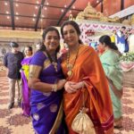 Poornima Bhagyaraj Instagram - At the wedding of our dear friend @sumalathaamarnath son’s wedding in Bangalore.. lovely catching up with our dear friends @radikaasarathkumar @suhasinihasan @simply.nadiya @lissylakshmi @simply.nadiya @sethuppathy @meenasagar16 @mucherla.aruna . Also lovely meeting our very favourite kannadathin painkili Saroja Devi amma