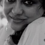 Poornima Indrajith Instagram - അന്നും ഇന്നും ✨ Thank you @jaisonmadany for these candid moments✨ #favoritesong #gratitude #vidyasagar #gireeshputhenchery