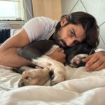 Prateik Babbar Instagram - #sundaze ♾️ Chico's Home