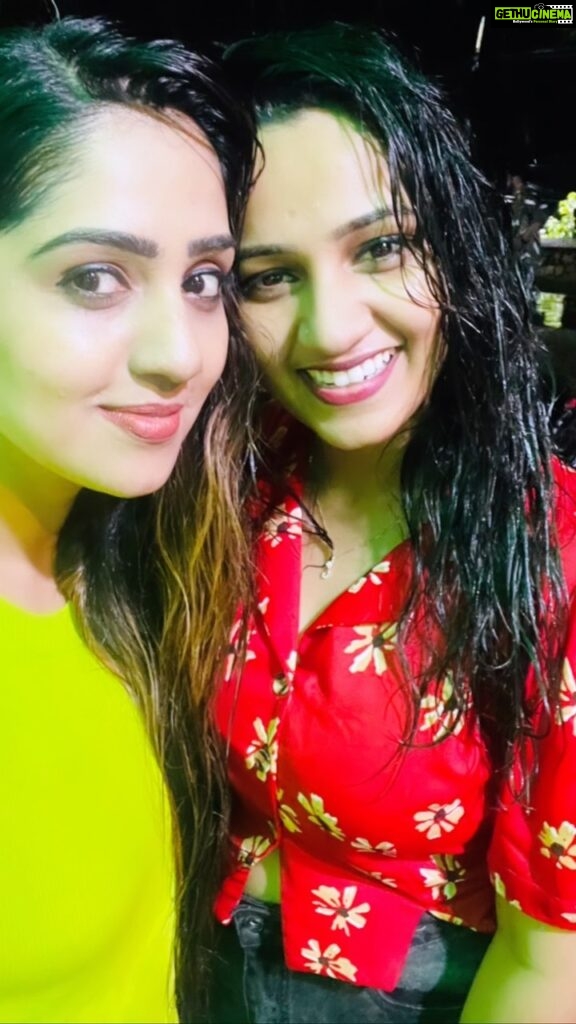 Pratheeksha G Pradeep Instagram - R v Crazy 😜 #reelitfeelit #rainyday #happyday #friendshipgoals #nightout #instadaily #instamood #goodvibes #favorite