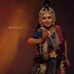 Rachana Narayanankutty Instagram - "Vruthasura the demon of drought" A Character enacted with perfection by @rachananarayanankutty from her production programme Monsoon anuraga ✨ #monsoonanuraga#classicaldance#classicaldancer#rythm#music#love#passion#stageperfomance#kerala#godsowncountry#thrissur#rachananarayanankutty