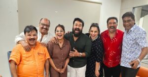 Rachana Narayanankutty Instagram - And that’s how we celebrated my pirannal (star birthday) . 
Thank you Laletta @mohanlal for the love, prayers and blessings 🙏🏼 Thank you dear Siddique ikka, Babu chettanmaar, Sudheer etta and Shwetha chechi @shwetha_menon for your love 💝 and those crazy laughter after the EC!!!🤣🤣Thanks to all of you who wished me good luck, health and happiness . I am much much thankful! Happiest forties start here! #rachananarayanankutty #starbirthday #mohanlal #siddique #edavelababu #baburaj #sudheerkaramana #shwethamenon