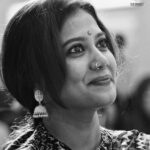 Rachana Narayanankutty Instagram - It's been a long time since I've had a close shot like this!! Thank you @glint_ojoimages for the capture 🤍 #close #closeup #closeupphotography #rachananarayanankutty