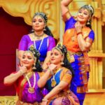 Rachana Narayanankutty Instagram - Blessed that we(Myself, Sanchali, Sharanya and Sugitha) of Rachana Narayanankutty's Srishti family could perform at Guruvayoorappan Sannidhi yesterday for Ekadashi Mahothsavam. Thank you for sharing the photographs Harshan Ji. Thank you Prabha weddings for the beautiful photographs. Makeup by dearest Varghese Antony Chettan and team. 🙏🏼🙏🏼🙏🏼😇😇😇 Thank you Ramanathan uncle for all the support and thanks to Guruvayur Devaswom members. Special thanks to dear Bhagyalakshmi Guruvayurand Jancy Sanu for all the love.