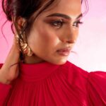 Ramya Pandian Instagram - BLUSH 💖 Photography @palaniappansubramanyam Outfit & Styling @chaitanyarao_official Make up @kalwon_beauty Hair styling @soniyarameshbabu_muah #ramyapandian #photography #photoshoots
