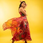 Ramya Pandian Instagram - It’s the season to sparkle✨ Merry Christmas my dear insta fam! Photography @palaniappansubramanyam Make up team @kalwon_beauty Outfit @saakshakinni @tifarachennai Styling @vaaniraghupathyvivek #merrychristmas