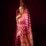 Ramya Pandian Instagram - 🌸 Photographer @bharanikumar_ Make up @kalwon_beauty Hair styling @ganesh_hair_architect Saree @real_weaverstory Blouse @dithi.studio Styling @fashionsignatureofficial Jewellery @konikajewellery #ramyapandian #happypongal