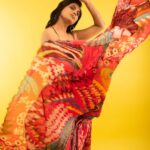 Ramya Pandian Instagram - It’s the season to sparkle✨ Merry Christmas my dear insta fam! Photography @palaniappansubramanyam Make up team @kalwon_beauty Outfit @saakshakinni @tifarachennai Styling @vaaniraghupathyvivek #merrychristmas