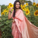 Ramya Pandian Instagram - “Making the most of the wedding decor… sunflowers and me.” 🌻 #lifeisbeautiful #positivevibes #happydays Tirunelveli