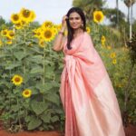 Ramya Pandian Instagram - “Making the most of the wedding decor… sunflowers and me.” 🌻 #lifeisbeautiful #positivevibes #happydays Tirunelveli