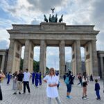 Ranjini Haridas Instagram – Brandenburg Tor 

The Brandenburg Gate is Berlin’s most famous landmark and a must-see for all visitors. A symbol of German division during the Cold War, it is now a national symbol of peace and unity. Brandenburger Tor, Berlín.
