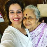 Ranjini Haridas Instagram - Catching up with my Cycle Achan (valyachan ) and Valyamma after ages !!!❤️ His health is not the best at the moment so please do keep him in your prayers .🙏 #konnidiaries #dadshometown #pathamthitta #family #afteralongtime